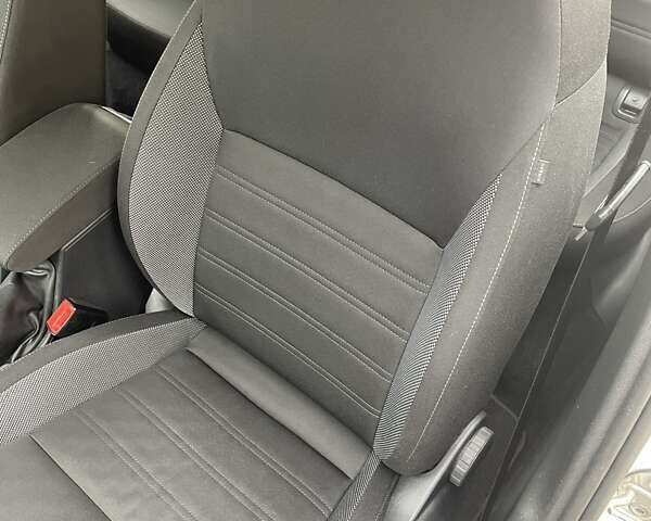 Белый Шкода Октавия, объемом двигателя 1.6 л и пробегом 212 тыс. км за 14500 $, фото 13 на Automoto.ua