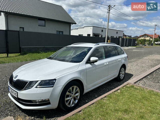 Белый Шкода Октавия, объемом двигателя 2 л и пробегом 317 тыс. км за 14700 $, фото 1 на Automoto.ua