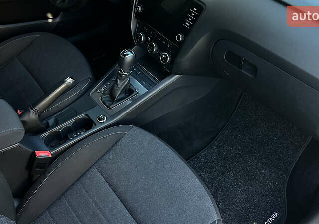 Белый Шкода Октавия, объемом двигателя 2 л и пробегом 201 тыс. км за 14300 $, фото 41 на Automoto.ua