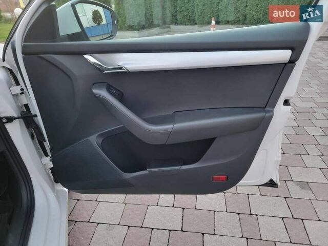 Білий Шкода Октавія, об'ємом двигуна 1.6 л та пробігом 218 тис. км за 13500 $, фото 27 на Automoto.ua