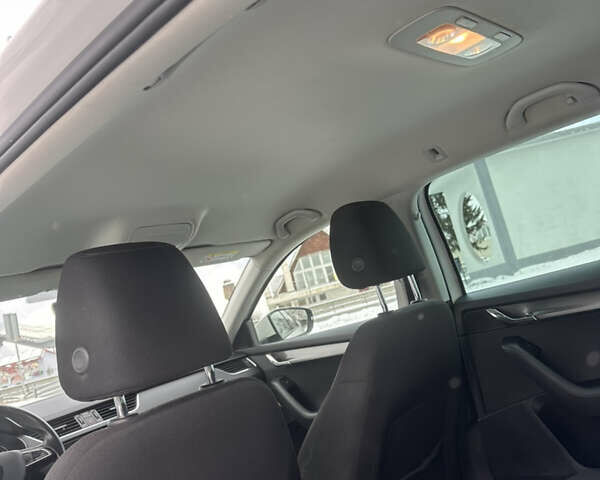 Білий Шкода Октавія, об'ємом двигуна 2.01 л та пробігом 235 тис. км за 14000 $, фото 14 на Automoto.ua