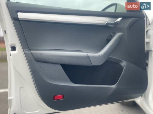 Білий Шкода Октавія, об'ємом двигуна 2 л та пробігом 218 тис. км за 13999 $, фото 50 на Automoto.ua