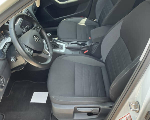 Белый Шкода Октавия, объемом двигателя 1.6 л и пробегом 212 тыс. км за 14500 $, фото 10 на Automoto.ua