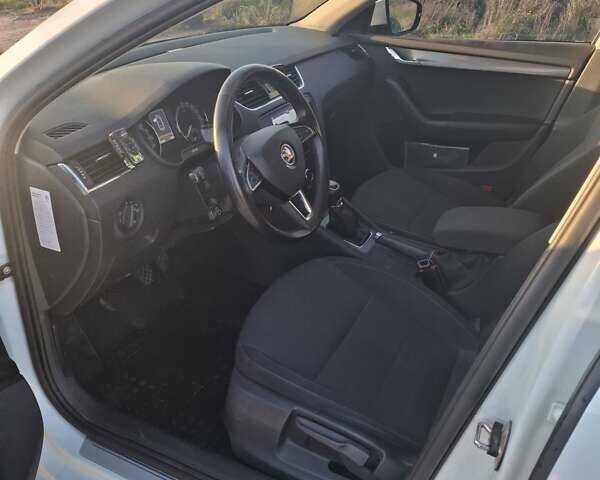 Белый Шкода Октавия, объемом двигателя 1.97 л и пробегом 285 тыс. км за 16000 $, фото 11 на Automoto.ua