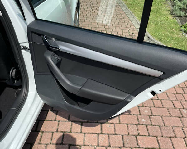 Белый Шкода Октавия, объемом двигателя 1.6 л и пробегом 212 тыс. км за 14500 $, фото 21 на Automoto.ua