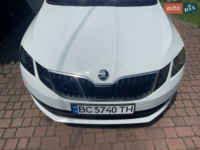 Белый Шкода Октавия, объемом двигателя 1.6 л и пробегом 212 тыс. км за 14500 $, фото 4 на Automoto.ua