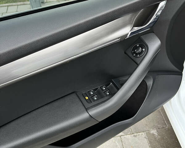 Шкода Октавия 2019 в Виноградове на Automoto.ua Белый Шкода Октавия, объемом двигателя 1.98 л и пробегом 224 тыс. км за 17800 $, фото 16 на Automoto.ua