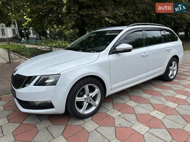 Белый Шкода Октавия, объемом двигателя 1.6 л и пробегом 260 тыс. км за 12200 $, фото 1 на Automoto.ua