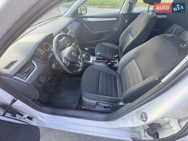 Белый Шкода Октавия, объемом двигателя 1.6 л и пробегом 196 тыс. км за 14300 $, фото 15 на Automoto.ua