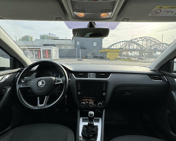 Білий Шкода Октавія, об'ємом двигуна 1.6 л та пробігом 249 тис. км за 14000 $, фото 13 на Automoto.ua