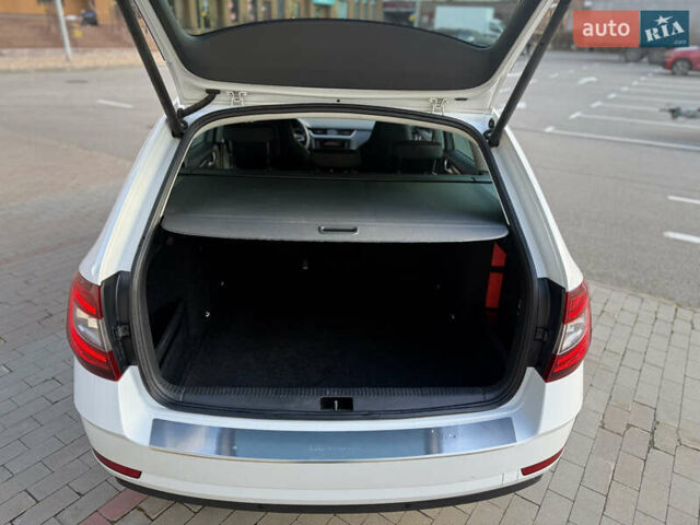 Белый Шкода Октавия, объемом двигателя 2 л и пробегом 319 тыс. км за 15500 $, фото 22 на Automoto.ua