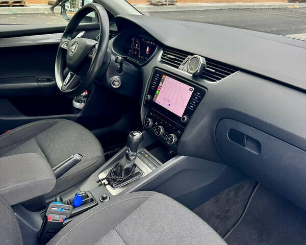 Білий Шкода Октавія, об'ємом двигуна 1.97 л та пробігом 250 тис. км за 17200 $, фото 3 на Automoto.ua