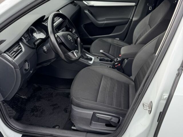 Білий Шкода Октавія, об'ємом двигуна 2 л та пробігом 280 тис. км за 12300 $, фото 17 на Automoto.ua