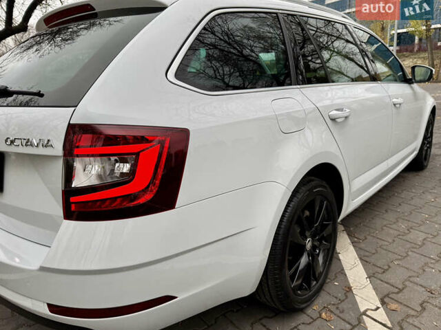 Белый Шкода Октавия, объемом двигателя 1.6 л и пробегом 196 тыс. км за 15499 $, фото 25 на Automoto.ua