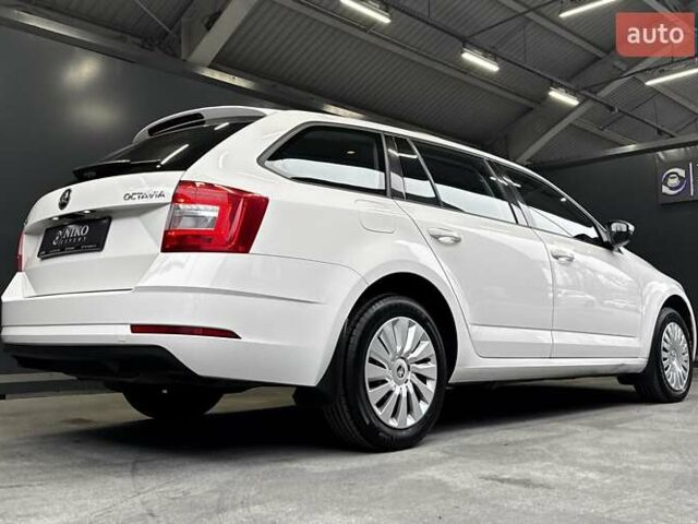 Белый Шкода Октавия, объемом двигателя 1.97 л и пробегом 148 тыс. км за 18300 $, фото 16 на Automoto.ua