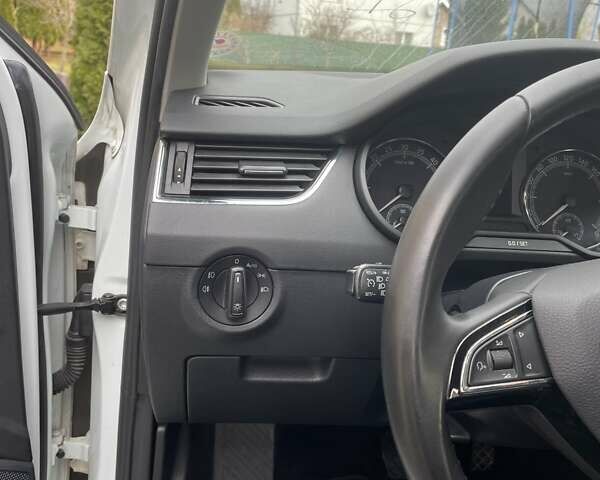Белый Шкода Октавия, объемом двигателя 1.6 л и пробегом 212 тыс. км за 14500 $, фото 27 на Automoto.ua
