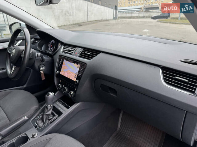 Белый Шкода Октавия, объемом двигателя 1.6 л и пробегом 196 тыс. км за 15499 $, фото 56 на Automoto.ua