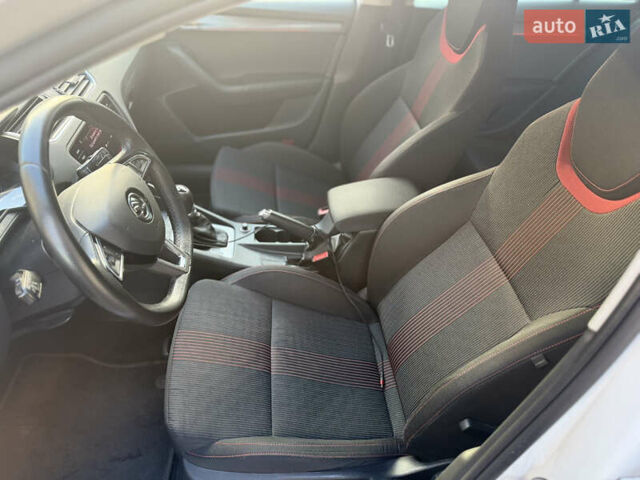 Белый Шкода Октавия, объемом двигателя 2 л и пробегом 319 тыс. км за 15500 $, фото 19 на Automoto.ua