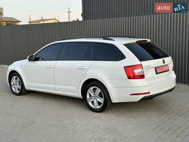 Белый Шкода Октавия, объемом двигателя 2 л и пробегом 257 тыс. км за 14000 $, фото 3 на Automoto.ua