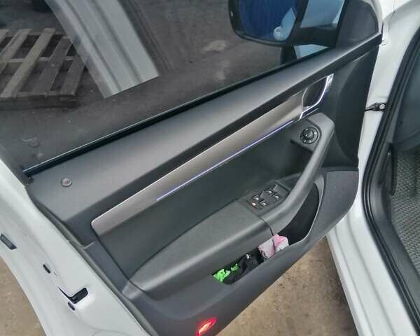Белый Шкода Октавия, объемом двигателя 1.97 л и пробегом 193 тыс. км за 18000 $, фото 9 на Automoto.ua