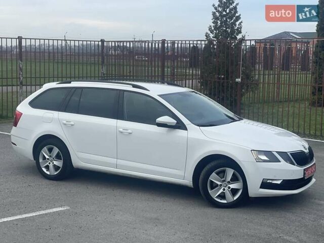 Білий Шкода Октавія, об'ємом двигуна 2 л та пробігом 218 тис. км за 13999 $, фото 12 на Automoto.ua