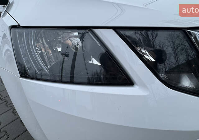 Белый Шкода Октавия, объемом двигателя 1.4 л и пробегом 75 тыс. км за 16500 $, фото 35 на Automoto.ua