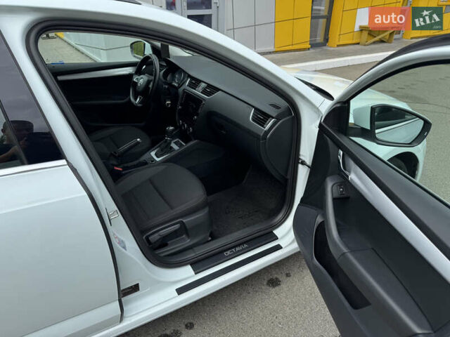 Шкода Октавія 2019 у Ирпене на Automoto.ua Білий Шкода Октавія, об'ємом двигуна 2 л та пробігом 280 тис. км за 14800 $, фото 18 на Automoto.ua