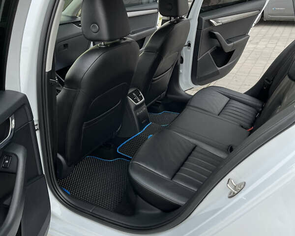 Шкода Октавия 2019 в Виноградове на Automoto.ua Белый Шкода Октавия, объемом двигателя 1.98 л и пробегом 224 тыс. км за 17800 $, фото 13 на Automoto.ua