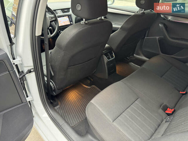 Белый Шкода Октавия, объемом двигателя 1.6 л и пробегом 196 тыс. км за 15499 $, фото 58 на Automoto.ua