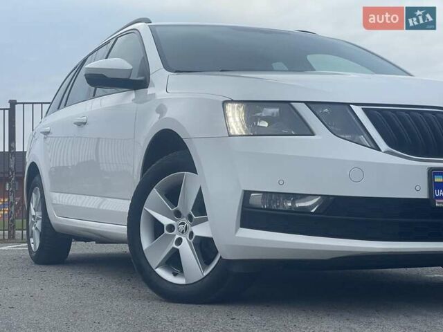 Білий Шкода Октавія, об'ємом двигуна 2 л та пробігом 218 тис. км за 13999 $, фото 11 на Automoto.ua