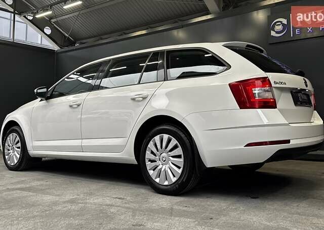 Белый Шкода Октавия, объемом двигателя 1.97 л и пробегом 148 тыс. км за 18300 $, фото 9 на Automoto.ua