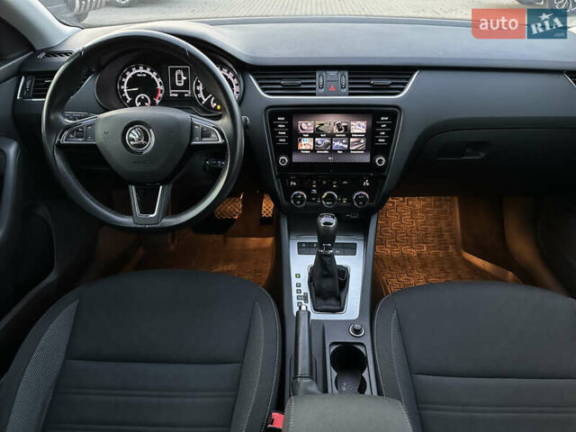 Белый Шкода Октавия, объемом двигателя 2 л и пробегом 257 тыс. км за 14000 $, фото 18 на Automoto.ua