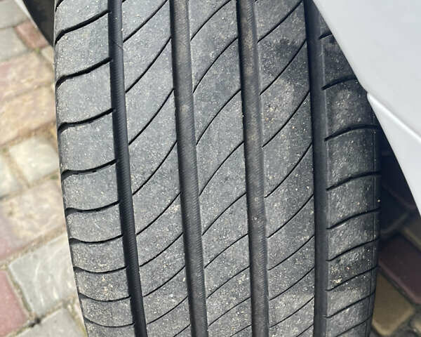 Білий Шкода Октавія, об'ємом двигуна 1.97 л та пробігом 273 тис. км за 18000 $, фото 11 на Automoto.ua