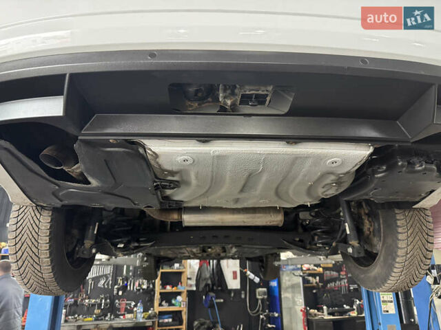 Белый Шкода Октавия, объемом двигателя 1.6 л и пробегом 196 тыс. км за 15499 $, фото 75 на Automoto.ua