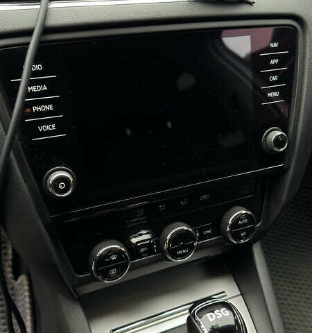 Белый Шкода Октавия, объемом двигателя 1.6 л и пробегом 262 тыс. км за 15500 $, фото 17 на Automoto.ua