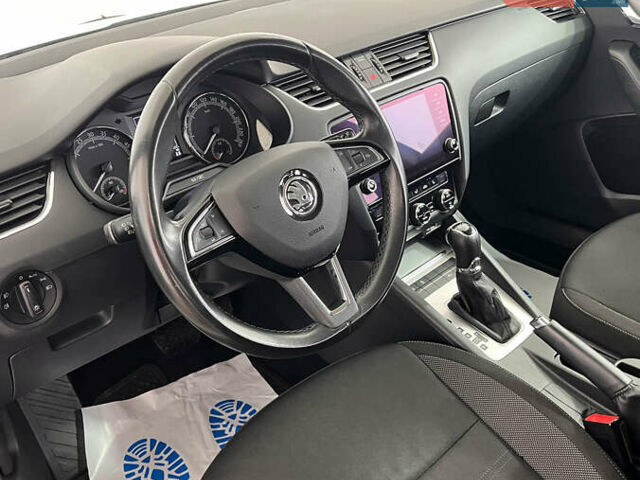 Белый Шкода Октавия, объемом двигателя 1.97 л и пробегом 188 тыс. км за 17750 $, фото 5 на Automoto.ua