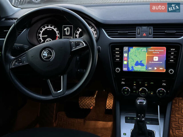 Белый Шкода Октавия, объемом двигателя 2 л и пробегом 257 тыс. км за 14000 $, фото 25 на Automoto.ua