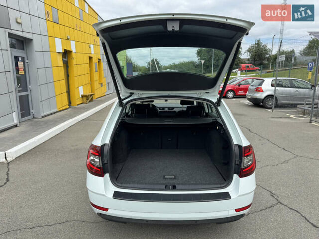 Шкода Октавія 2019 у Ирпене на Automoto.ua Білий Шкода Октавія, об'ємом двигуна 2 л та пробігом 280 тис. км за 14800 $, фото 22 на Automoto.ua