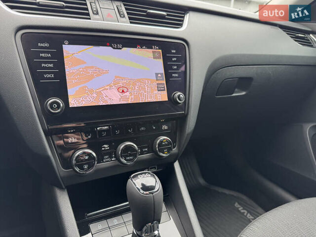 Белый Шкода Октавия, объемом двигателя 1.6 л и пробегом 196 тыс. км за 15499 $, фото 66 на Automoto.ua