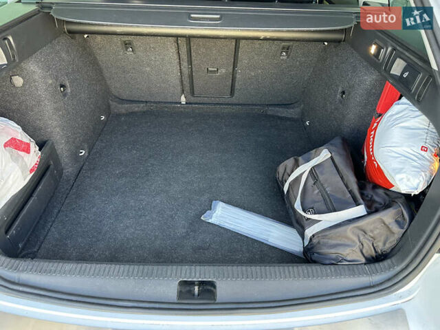 Белый Шкода Октавия, объемом двигателя 2 л и пробегом 317 тыс. км за 14700 $, фото 6 на Automoto.ua