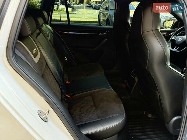 Белый Шкода Октавия, объемом двигателя 1.97 л и пробегом 287 тыс. км за 19999 $, фото 36 на Automoto.ua