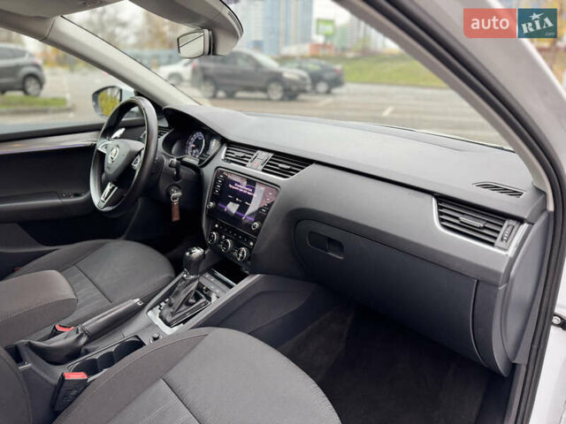 Белый Шкода Октавия, объемом двигателя 1.6 л и пробегом 196 тыс. км за 15499 $, фото 44 на Automoto.ua