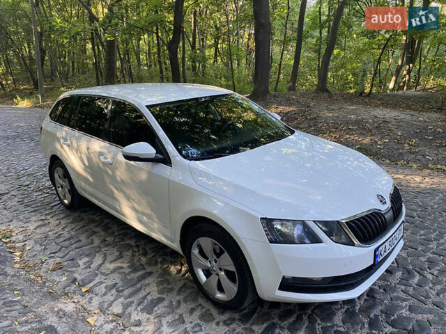 Белый Шкода Октавия, объемом двигателя 1.4 л и пробегом 185 тыс. км за 12700 $, фото 2 на Automoto.ua
