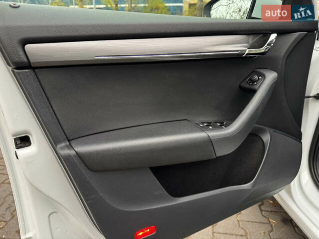 Белый Шкода Октавия, объемом двигателя 1.6 л и пробегом 196 тыс. км за 15499 $, фото 39 на Automoto.ua