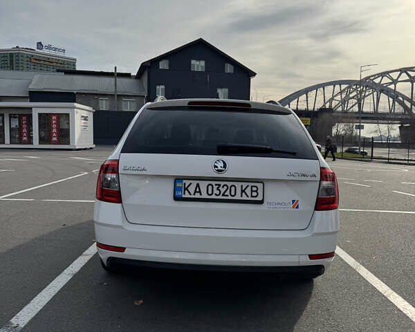 Білий Шкода Октавія, об'ємом двигуна 1.6 л та пробігом 249 тис. км за 14000 $, фото 5 на Automoto.ua