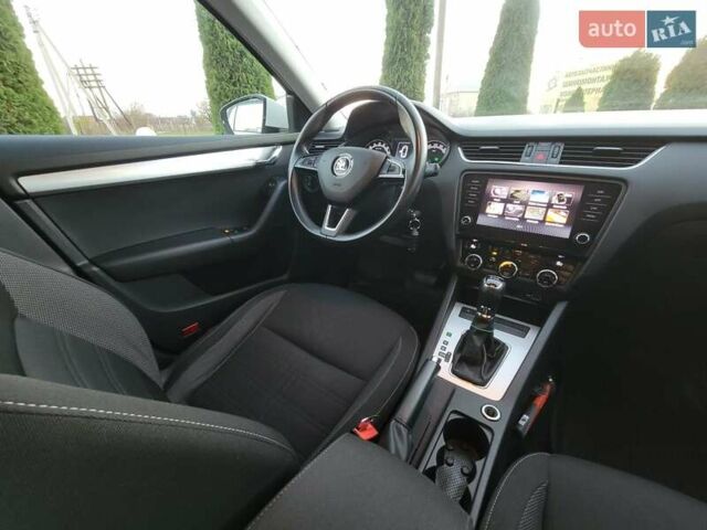 Білий Шкода Октавія, об'ємом двигуна 1.6 л та пробігом 218 тис. км за 13500 $, фото 25 на Automoto.ua