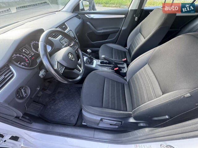 Белый Шкода Октавия, объемом двигателя 1.6 л и пробегом 196 тыс. км за 14300 $, фото 18 на Automoto.ua