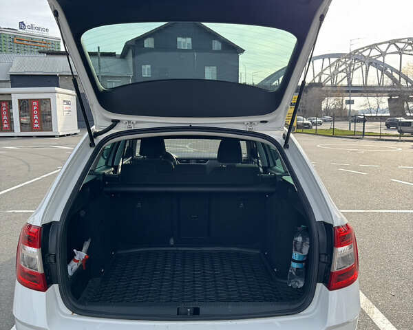 Білий Шкода Октавія, об'ємом двигуна 1.6 л та пробігом 249 тис. км за 14000 $, фото 16 на Automoto.ua