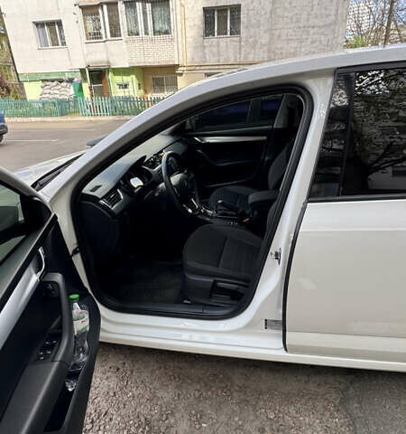 Белый Шкода Октавия, объемом двигателя 1.4 л и пробегом 75 тыс. км за 16500 $, фото 9 на Automoto.ua