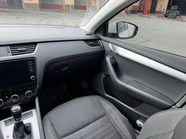 Білий Шкода Октавія, об'ємом двигуна 2 л та пробігом 280 тис. км за 12300 $, фото 16 на Automoto.ua